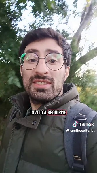 Por qué es TAN importante la semiología y las ideas de Ferdinand de Saussure? Porque sin el, entender a otr@s grandes pensadores como Julia Kristeva, Roland Barthes, Jaques Derrida y Christian Metz va a ser MUCHO más difícil. Te invito a seguirme para que junt@s veamos el curso en lingüística general y analicemos a pensadores maravillosos. #ramtheculturist #saussure #semiotica #semiologia #filosofia