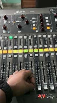 Behringer X32 specs at a glance