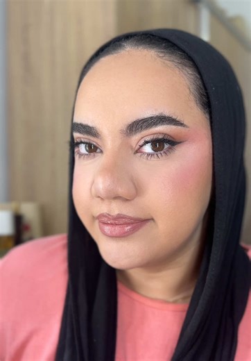 Effortless Makeup Touch-Ups: AM to PM