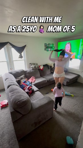 I’ve been procrastinating this for about a week now. Sooo happy I finally got it done ! And just in time for thanksgiving break which I am sooo ready for! And I’m ready for thanksgiving I’m ready to eat 😂 #cleaning #cleaningmotivation #momof5 #pregnant #cleanwithme #10weekspregnant #sahmlife #sahm | Dylynne Renee