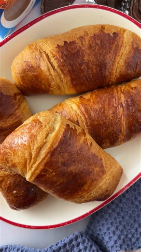 29K views · 155 reactions | These CHOCOLATE ORANGE CROISSANTS are possibly the BEST breakfast I have eaten all year (and I've eaten A LOT ) So easy, just TWO INGREDIENTS! You will need: 縷 Ready made croissant dough 李 A chocolate orange Bake according to the instructions on your packaging (different brands may vary). #chocolateorange #festivebreakfast #croissant #painauchocolat #christmas | Taming Twins - Fuss Free Family Food | Facebook