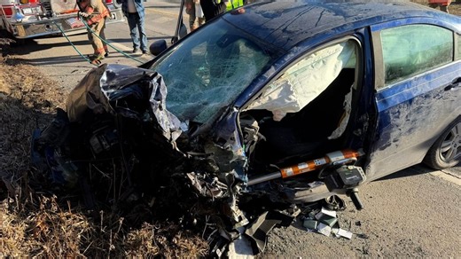 Route 309 shuts down for over an hour after two-vehicle crash, diesel leak in Dallas