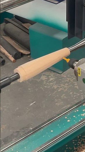 Automatic feeding multifunctional CNC wood lathe uses turning and drilling to process table legs！