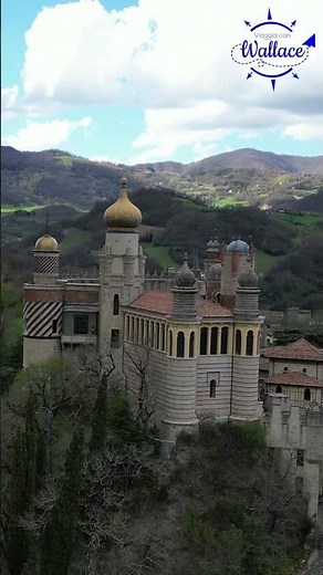 Il CASTELLO più STRAVAGANTE d'ITALIA - ROCCHETTA MATTEI (BO) #italy #travel #viaggiaconwallace