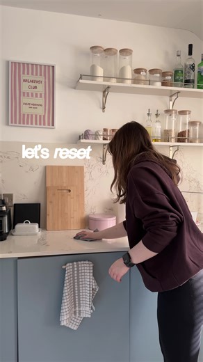 my life at the moment is either on set or cleaning my flat 🤭