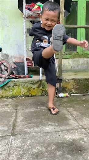 Dinda VS Eza Adu Tendang#shorts