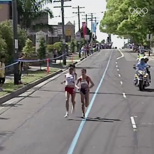The moment Takahashi Naoko knew she was going to win gold. 🇯🇵 Watch 'The Distance' now: https://oly.ch/3iD6bIT #StrongerTogether | World Athletics | チームがんばれ！ニッポン！(Japan Olympic Team) | Olympics