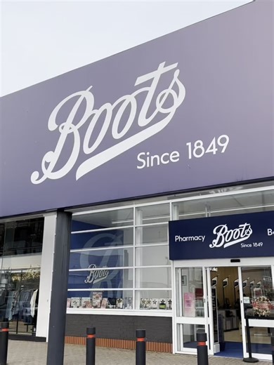 Shop our Biggest Ever Black Friday in style with our better than half price Star Gifts 👏 ✨ Merry Clinique only £43.50, worth £116.50 ✨ Kylie's Holiday Look only £30, worth £62 ✨ Liz Earle Glowing Hydrating Routine only £38, worth £93 ✨ Benefit Fresh Baked Beauty only £34.50, worth £96 Shop Star Gifts here: https://spr.ly/6002trNIm | Boots UK