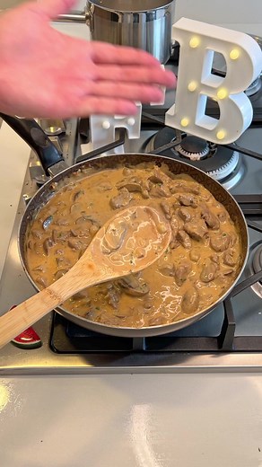 2.4M views · 64K reactions | Stroganoff de carne. | Frede Brocha | Facebook