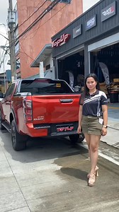 💃 FEMALE-FRIENDLY & EFFORTLESS TO USE! Say goodbye to heavy, hard-to-handle pickup covers — the TOPFLIP ULTIMATE is designed for everyone, especially for ladies on the go! 💅🚗 ✅ Ultra-lightweight and easy to lift ✅ No tools or muscle needed — flip, fold, or remove in seconds ✅ Hassle-free access even when you’re in a rush ✅ Keep your cargo protected with style and ease ✨ Installed on: ISUZU D-MAX X-Series 2025 A cover made with style, security, and total convenience in mind — only from TOPUP C