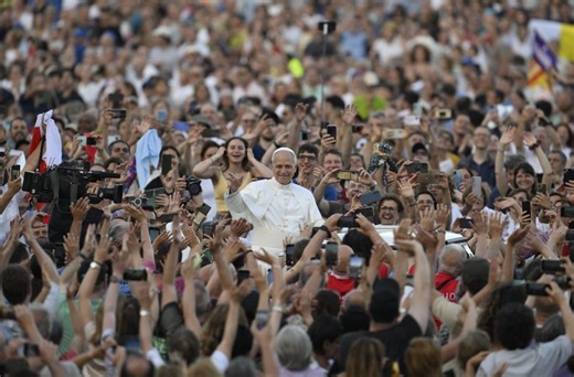 Pope Leo at Pentecost Vigil: God intends all to live as one - Vatican News
