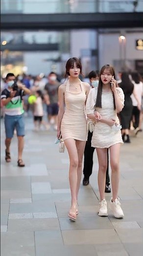 Urban Chic: Chinese Fashionistas Rocking Short Skirts with Elegance