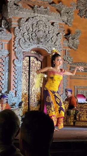 Indonesian Classical Dance l Balinese Dance l Ubud Palce l #shorts