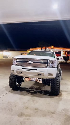 #chevytrucks #blowthisup #tooted #squattedtrucks