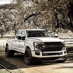 Ford F-450 Super Duty "Dually King" Shows Amazing Wheel Setup