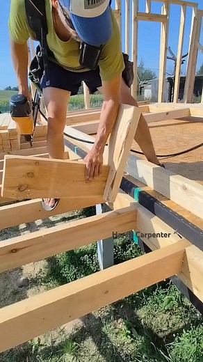 A WALL JACK is a Device That Allows You to Lift The Walls of a Frame House Alone. | 10M Followers