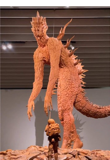 シンゴジラ第六形態誕生を彷彿させる小谷元彦氏の世界観。 #小谷元彦 #小谷もてとート #godzillatheart#godzillatheart