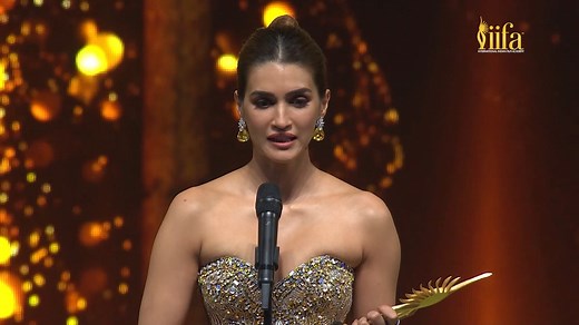 The rightful winner of Performance in a Lead Role Female, #KritiSanon for her staggering role in Mimi #IIFA #IIFA2022 #Bollywood Kriti Sanon | IIFA Awards