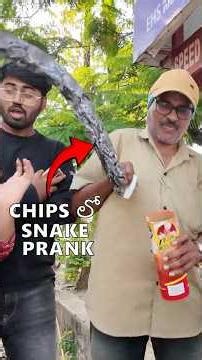 Traffic Police కి Chips ఇస్తే పాము వచ్చింది 😂#funny #shorts