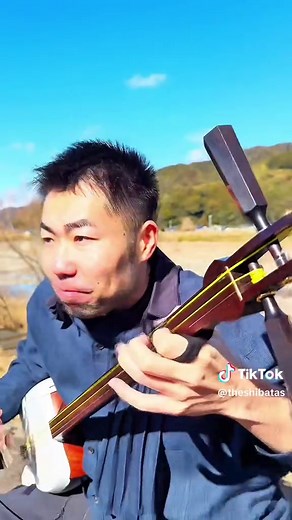 Discover the Traditional Japanese Shamisen Instrument