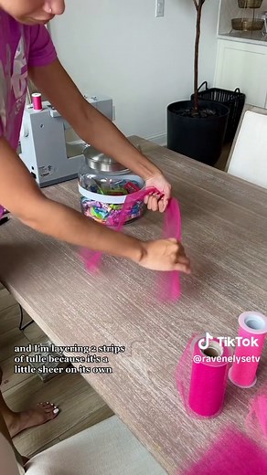 How to make a custom tutu! Super easy! You could even just tie the elastic together to make this a no-sew project! #diytutu #tutututorial #barbieparty