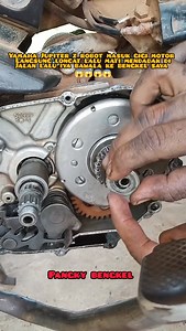 372K views · 4.5K reactions | Yamaha Jupiter z robot ketika mesin hidup di masukan gigi langsung loncat si pemilik mintak di atasi penyebab motor Jupiter z kesayangan nya karena motor sering di bawak ke kebun dan kesawah mencari nafkah #tips #tutorial #bengkelmotor #berbagipengalaman | Pangky Bengkel | Facebook