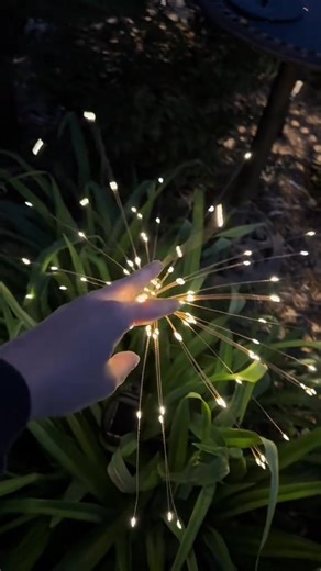 🌿 Hands-on creators, meet your new favorite DIY. This solar fireworks light kit lets you build, then glow. Sun-powered, easy to assemble, and perfect for adding magic to gardens. No plug needed—just your skills and a little sunlight. 🎇 | Aspirationwish