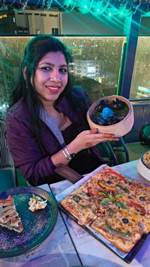 Miinu on Instagram: "#AD Starry nights & sunset sights at Aerosky Bar & Kitchen ✨ One of Kolkata’s most dreamy rooftop spots 🌇🍸 From golden sunsets to candle-light dates ❤️ Spicy BBQ 🔥, cosy hookah 💨, live music 🎶 And mulled wine that makes winter nights perfect 🍷 HAPPY HOURS ALERT 🍻 Mon–Thu | 12 PM – 8 PM → 1+1 on drinks Fri–Sun | 12 PM – 5 PM → 1+1 on drinks Perfect for date nights 💑 Birthday celebrations 🎂 Sunset & night-time reels 📸 Aerosky Bar & Kitchen 173, VIP Rd Kaikhali, VIP R