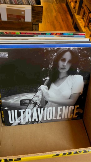 Super quick reel of just a bit of the sweet preloved vinyl coming in everyday !! We’re getting it in the bins as fast as we can . Remember too , we’re also always buying LPs and CDs ! | Shake It Records