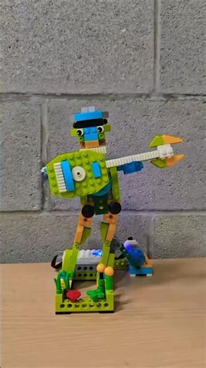 LEGO Gitar Çalan Robot 🎸 | Spike Prime ile Müzik Yapan Robot Projesi #shorts
