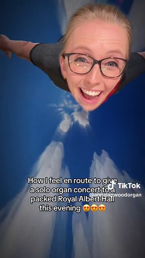 Anna Lapwood's Enchanting Organ Performance at Royal Albert Hall