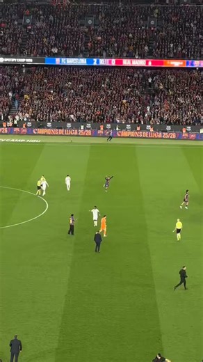 Il peut faire une Figo et aller occuper le couloir gauche du Barca.. dommage Barca est pauvre.
