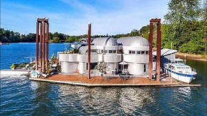 Iconic Portland floating home on the market for just under $1 million