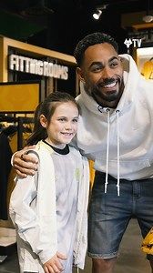 🎁 A special day for a young fan 💛 Watch Cunha's surprise 👉 youtu.be/XFuyg5w9UZU | Wolverhampton Wanderers FC