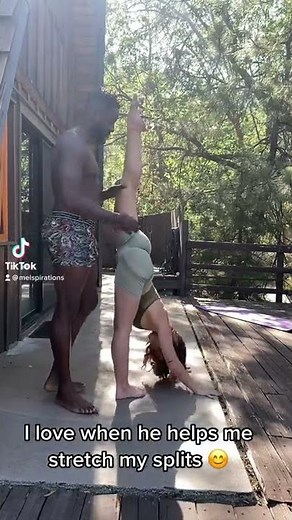 Partner Stretching!🧘🏻‍♀️🙌🏻 @Melspirations @ForTheLovers