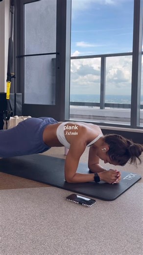 Brenda Anton on Instagram: "workout vlog: cardio & core routine 🎧 hitting core really isn’t my fave but we shouldn’t skip it!! this is the current routine im doing along with my zone 2 cardio I’m doing 4x a week while I am in my cut! full reps/sets are on screen so save & try it out 🫂 wearing @oneractive code Brenda to save #cardio #workoutvlog #vlog #fitspo"
