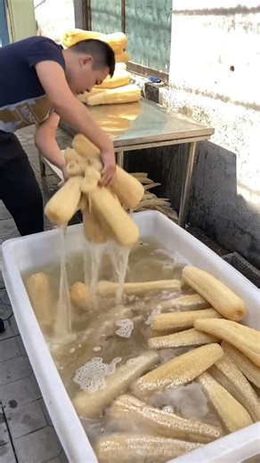 Dried Flowers Wholesaler on Instagram: "We are not selling products to you, but take natural beautiful things and happy life to you! Enjoy the nature together! #3hlink #Lavender #palmleaves #driedflowers #3hlinkflower #preservedflower #bohodecor #pampasgrass #hydrangea #homedecor #weddingdecoration #babybreath #handmadecrafts #hoteldecor #luxurydecor #flowerbouquet #flowerboxes #flowerbouquets #hydrangeas #christmasdecor #christmasflowers #preservedtree #witchbroom #christmas #driedflowerwholesa