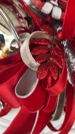 Did you catch this wreath making tutorial in Design School? If not, you’re missing out on 2,500 tutorials waiting inside the Creative Vault. Comment design school and we'll send you all of the information! | DecoExchange