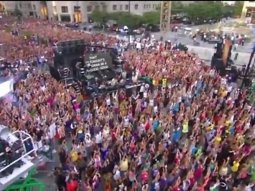 Black Eyed Peas Flash mob world record, Chicago - Vidéo Dailymotion