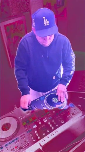 Cutting and scratching on my favorite controller The Pioneer Rev-7 #dj #scratching #djremix