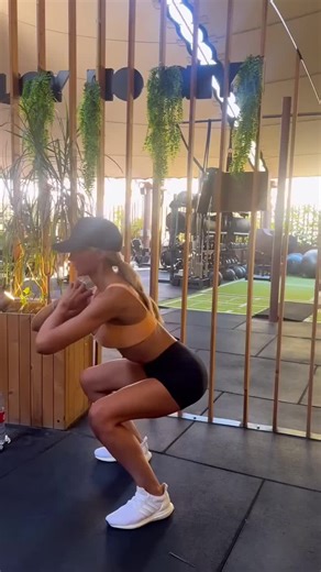 Core meets cardio in this no-equipment circuit 💥 Ten moves. Three rounds. You'll get your heart rate up and your abs on fire. Follow @PilatesEmpowerment for more! Via isabelreynard #personaltrainer #fitnessmotivation #transformation #weightloss #bodyweight #hiit #hiitworkout #core #fullbodyworkout #marbella