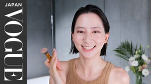 モデル、俳優、バラエティなど幅広いフィールドで活躍する河北麻友子が「Beauty Secrets」（#ビューティシークレット）に登場。肌のコンディションに合わせて変えるというスキンケア方法と、崩れにくいデイリーメイクアップ術を披露してくれた。特に2種類のホットビューラー＆マスカラ下地を使い分けるなど、こだわりのまつ毛メイクは必見！ | VOGUE JAPAN