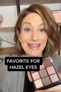 195K views · 307 reactions | Eyeshadow demo on my FAVE palette for all eye colors esp HAZEL #fypage #softsmokeyeyemakeup #makeupartist #eyeshadowtutorial #50andfabulous #everydaymakeup #makeupbrush #over40 #hoodedeyes #hazeleyes @followers @topfans | Beauty by Jodi O'Donnell | Facebook