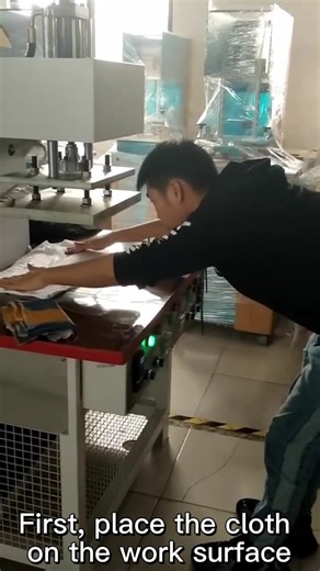 Automatic Clothing Leather Trademarks Embossing Machine