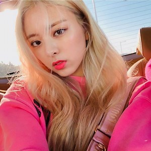 ITZY「ユナ」のプロフィール！年齢から体重まで一挙公開！激カワインスタ画像も♡ | Dews (デュース)