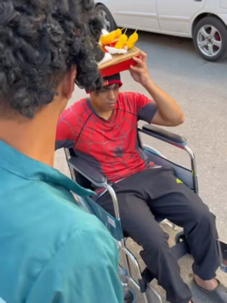 كيف أطلب مساعدة الناس بطريقة فعّالة