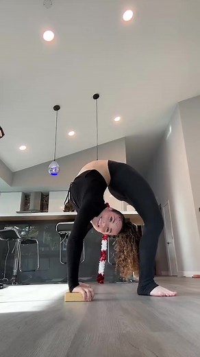 Life is a balancing act ⚖️ #Tricks #Cool #Spectacle | Sofie Dossi