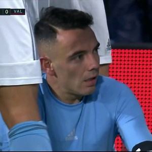 Iago Aspas was a yellow card away from a one match suspension. After injuring himself while scoring, he appeared to take off his shirt so he could serve his punishment while recovering 🧠 | ESPN FC