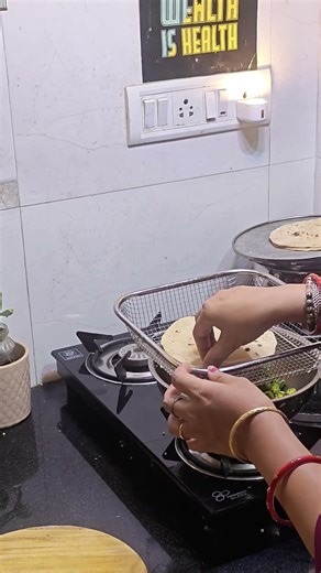 मुंह जैसा फूला रहता है😜 #funny #explorenow #shortsfeed #comedy #foryou #food #explorefeed #ytshorts