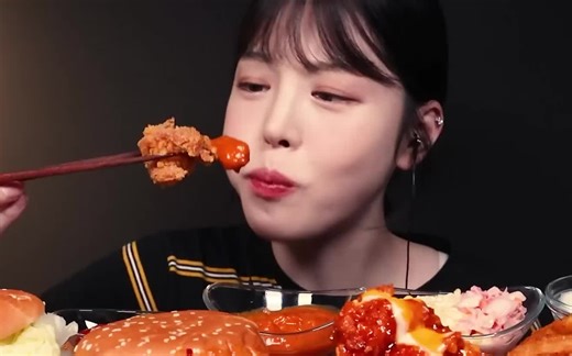 【Eat with Boki】2024.5.21 正常播放视频 | Mom's Touch汉堡、小食、可乐